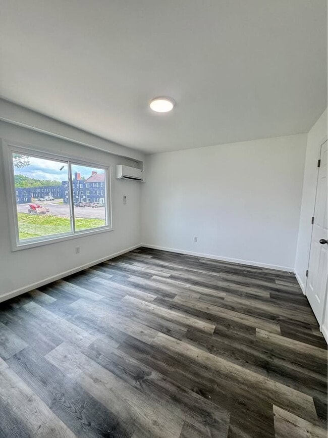 Bradley Apartments in Flint, MI - Building Photo - Building Photo
