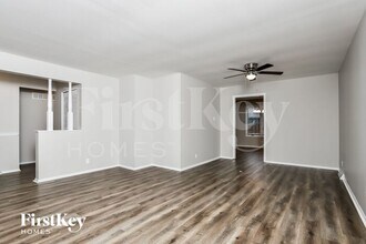12431 Betsy Ross Ln in St. Louis, MO - Foto de edificio - Building Photo