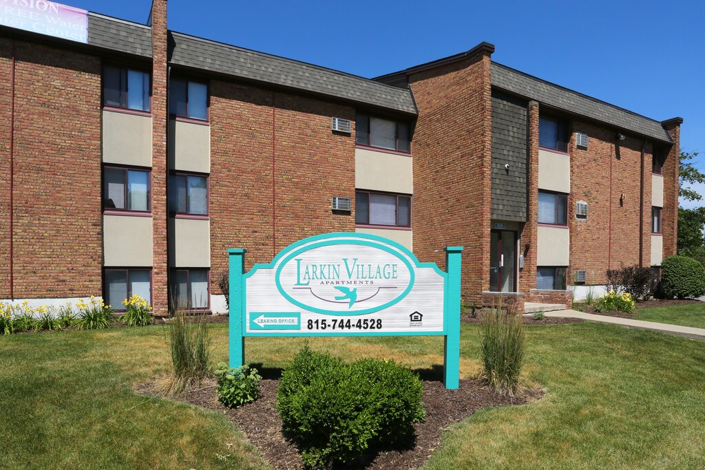 Larkin Village Joliet, IL Apartments