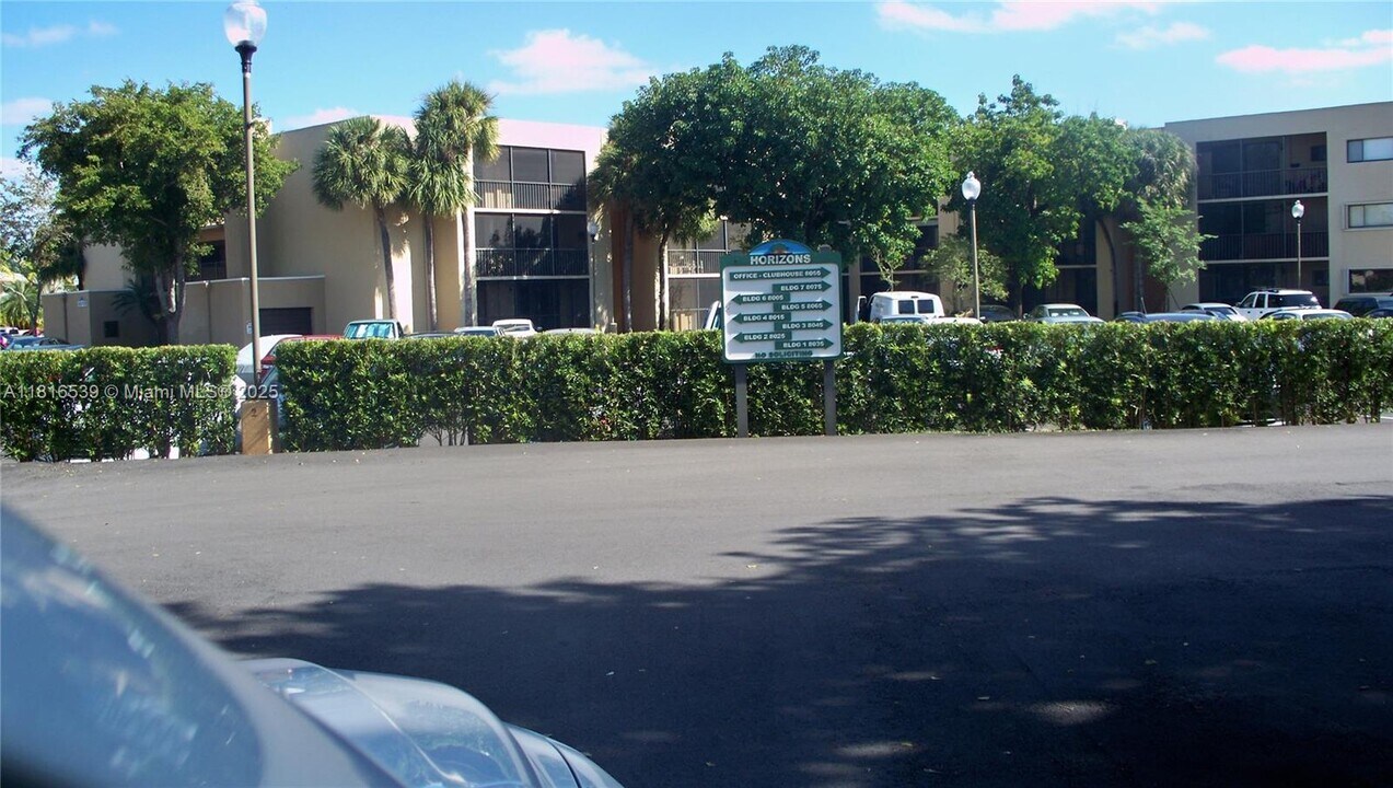 8045 SW 107th Ave in Miami, FL - Building Photo