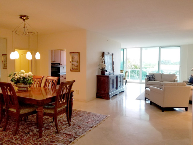 500 SE Mizner Blvd-Unit -A302 in Boca Raton, FL - Foto de edificio - Building Photo