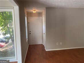 1607 Augusta Dr in Marietta, GA - Foto de edificio - Building Photo