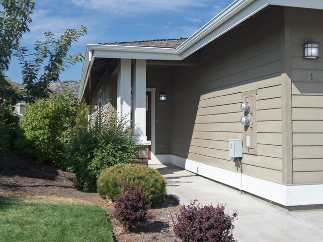 1031 NE Watt Way in Bend, OR - Building Photo - Building Photo