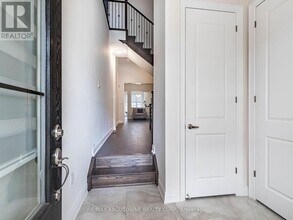 1359 Peony Path in Oakville, ON - Building Photo - Building Photo