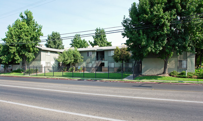 3869 E Olive Ave in Fresno, CA - Building Photo - Building Photo