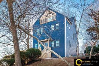 48 Caldwell Rd in Waltham, MA - Foto de edificio - Building Photo