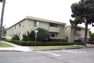 Nevada Street Apartments in Oceanside, CA - Foto de edificio - Building Photo