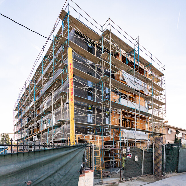 5230 Cahuenga in North Hollywood, CA - Foto de edificio - Building Photo