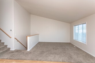 Montgomery Homestead Townhomes in West Fargo, ND - Building Photo - Interior Photo