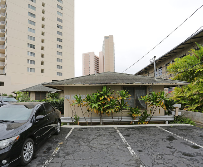 2433 Date St in Honolulu, HI - Foto de edificio - Building Photo