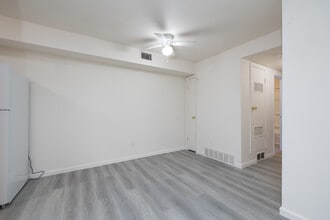 Windham Chase in St. Louis, MO - Foto de edificio - Building Photo