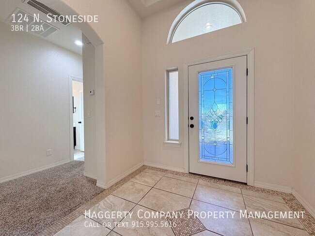 124 N Stoneside Dr in El Paso, TX - Building Photo - Building Photo