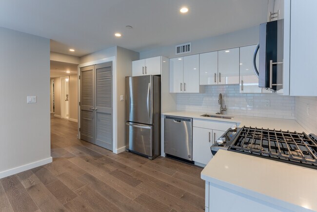 250 Hanover St, Unit 1 in Boston, MA - Building Photo - Building Photo