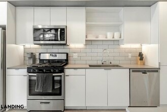 8511 15th Ave NW in Seattle, WA - Foto de edificio - Building Photo