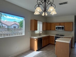 405 Lilypond Ln in Lincoln, CA - Building Photo - Building Photo