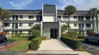 4230 Deste Ct, Unit 208 in Greenacres, FL - Building Photo