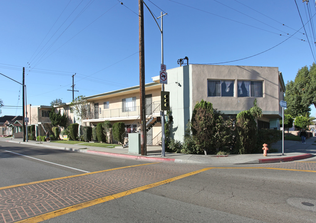 6101 Miles Ave in Huntington Park, CA - Foto de edificio