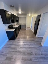 517 S Milwaukee Ave in Wheeling, IL - Building Photo