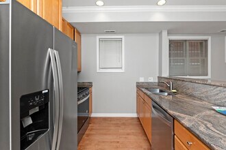 540 W Oakdale Ave in Chicago, IL - Building Photo - Building Photo