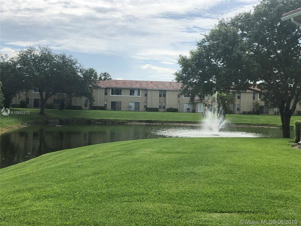 922 Twin Lakes Dr-Unit -922 in Coral Springs, FL - Building Photo