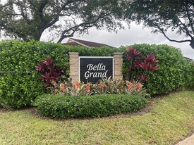 748 NW 103rd Terrace in Pembroke Pines, FL - Building Photo