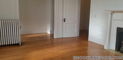 1822 Beacon St in Brookline, MA - Foto de edificio - Building Photo