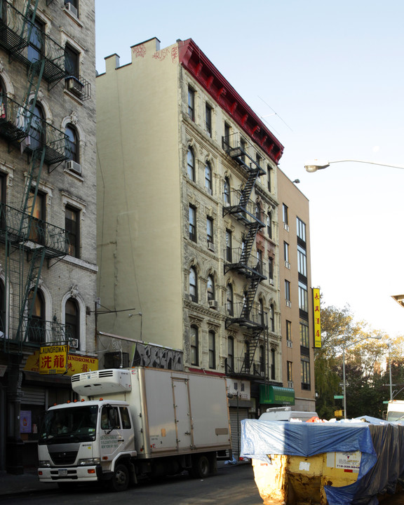 303 Broome St in New York, NY - Building Photo