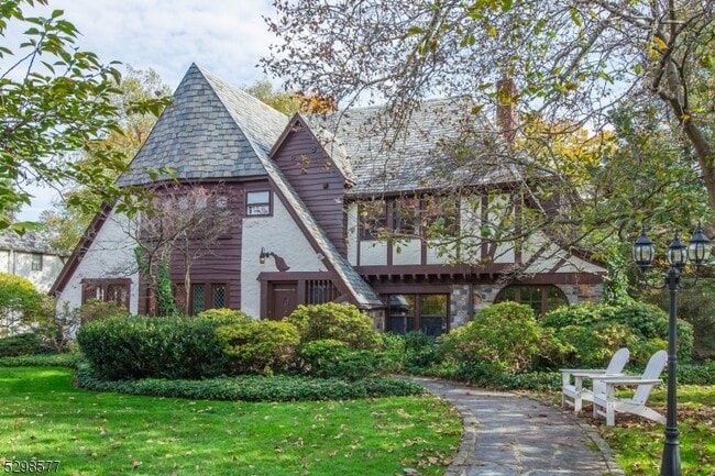 property at 3 Greenview Way