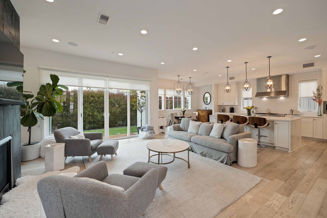 2226 Bataan Rd in Redondo Beach, CA - Foto de edificio