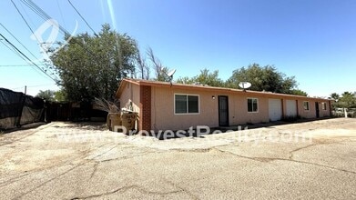 16397 Spruce St in Hesperia, CA - Building Photo - Building Photo