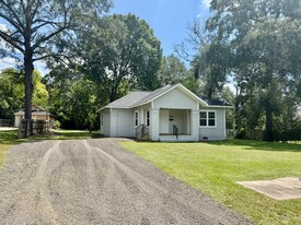 121 W Kerr Ave in Lufkin, TX - Building Photo