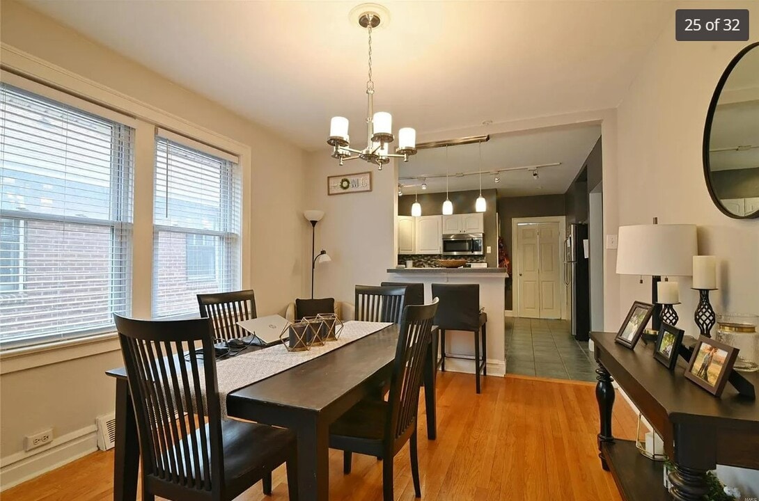 7019 Dartmouth Ave, Unit 2nd Floor in University City, MO - Foto de edificio