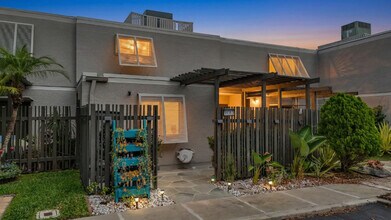 11313 NW 15th St in Pembroke Pines, FL - Building Photo - Building Photo