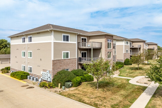 Cedar Hills Apartments in Cedar Falls, IA - Building Photo - Building Photo
