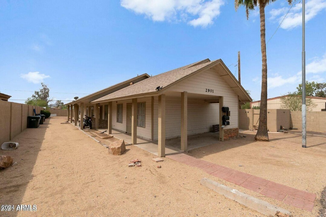 2901 E Campo Bello Dr in Phoenix, AZ - Foto de edificio