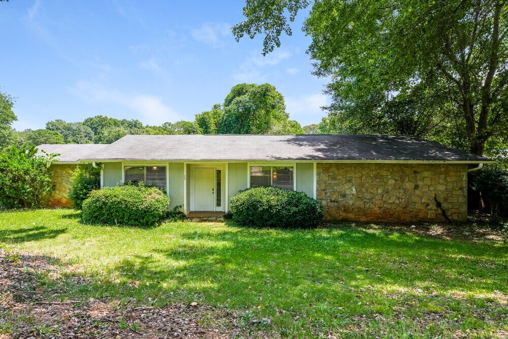 1250 Allgood Rd in Stone Mountain, GA - Building Photo