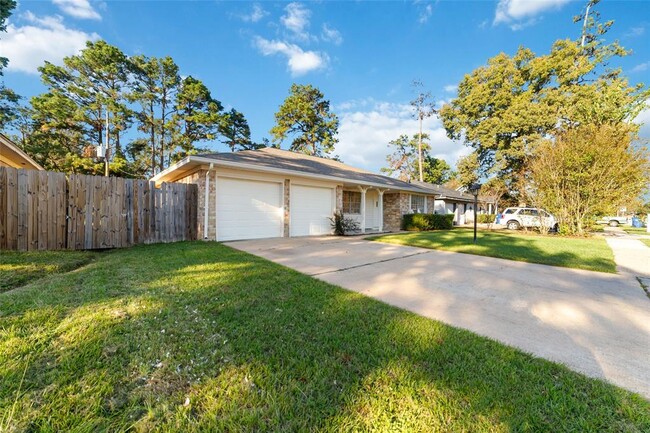 29631 Brookchase Dr in Spring, TX - Building Photo - Building Photo