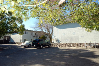 1413 Callen St in Vacaville, CA - Foto de edificio - Building Photo