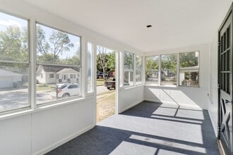 809 W Monroe St in Bloomington, IL - Building Photo - Building Photo