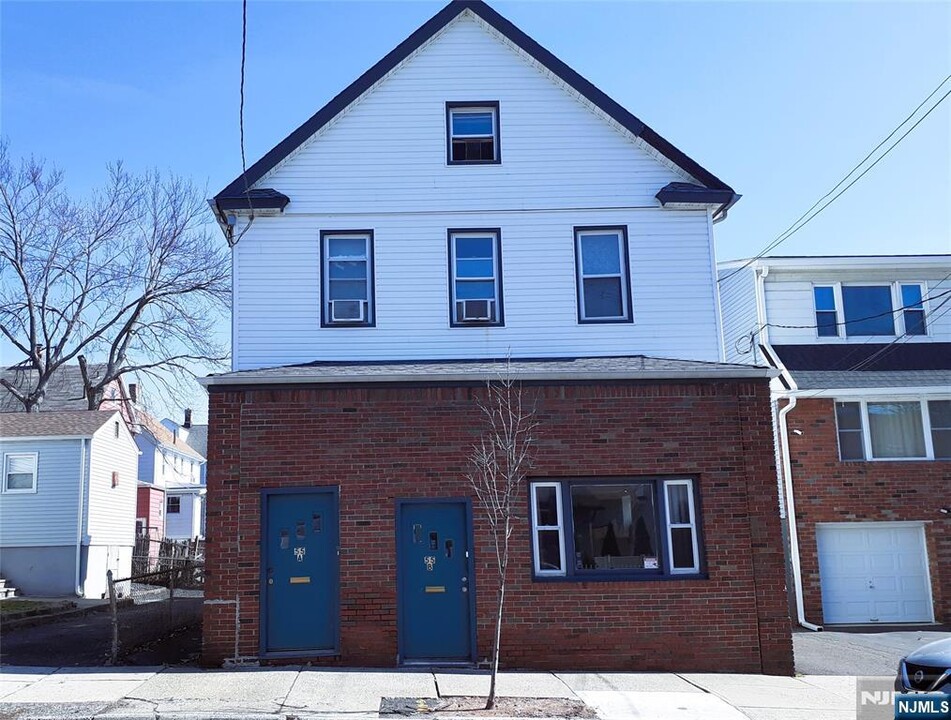 55 Ridgefield Ave in Ridgefield Park, NJ - Building Photo