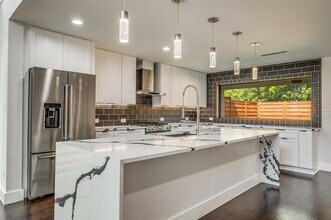 3321 Coronet Blvd in Dallas, TX - Building Photo - Building Photo