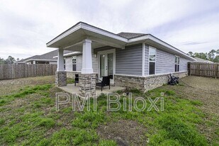 6467 Eastland Cir in Biloxi, MS - Building Photo