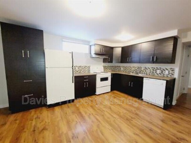 7823-132A 132a Ave NW in Edmonton, AB - Building Photo - Building Photo