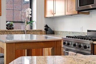 88 Broad St, Unit 7E in Boston, MA - Building Photo - Building Photo