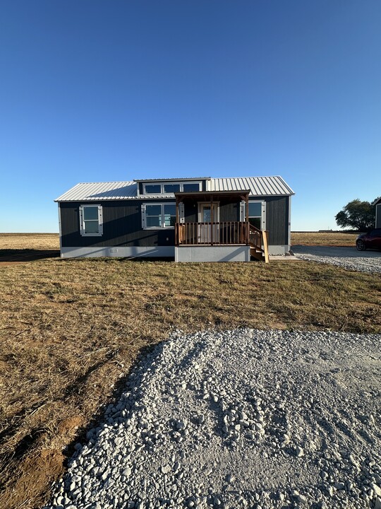 120 Hill County Rd 4105 in Covington, TX - Building Photo