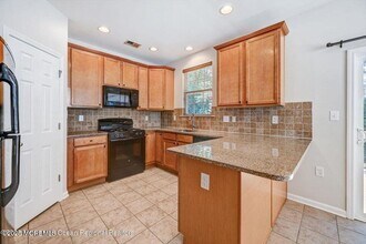 245 Chickadee Ct in Freehold, NJ - Building Photo - Building Photo