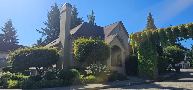 6706 127th Pl SE in Bellevue, WA - Building Photo - Building Photo