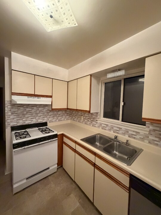 411 McGuigan Pl in Harrison, NJ - Building Photo