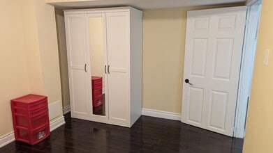 560 Dahlia Cres in Pickering, ON - Building Photo - Building Photo