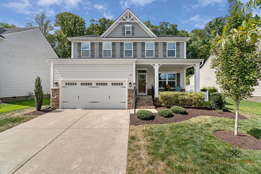 321 Boltons Mill Pkwy in Williamsburg, VA - Foto de edificio